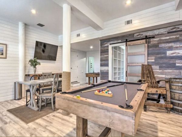 Santa Rosa Vacation Home Sleeps 30 Short Walk to Beach