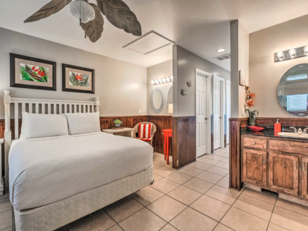 Santa Rosa Vacation Home Sleeps 30 Short Walk to Beach