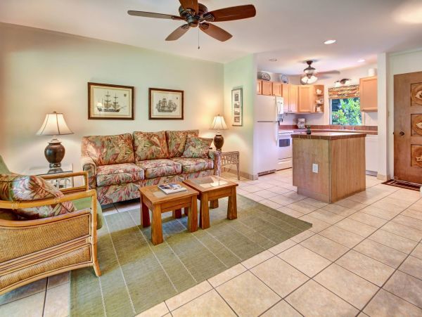 One Bedroom Lahaina Vacation Condo Sleeps 2 Guests