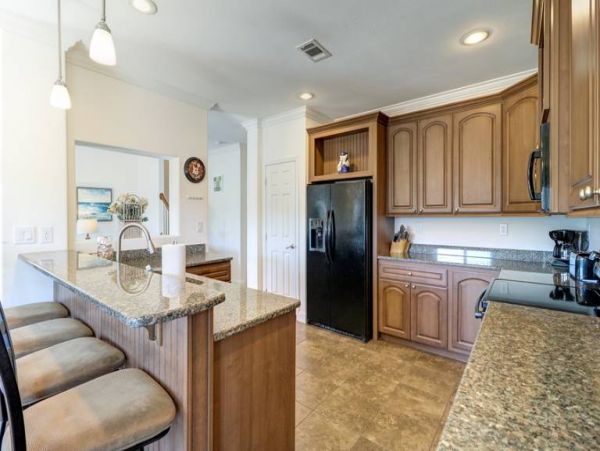 Lovely 4 Bedroom Home Steps to the Beach