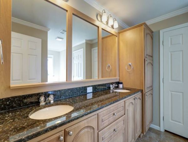 Lovely 4 Bedroom Home Steps to the Beach