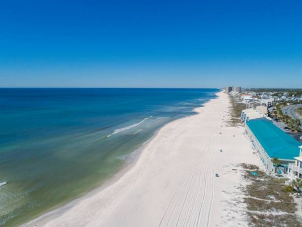 Lovely 4 Bedroom Home Steps to the Beach