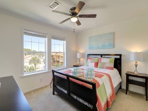 Lovely 4 Bedroom Home Steps to the Beach