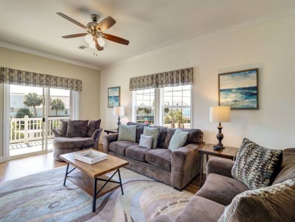Lovely 4 Bedroom Home Steps to the Beach