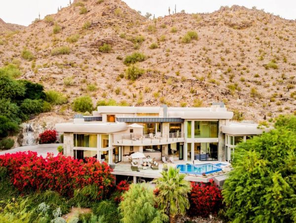 Phoenix Luxury Vacation Rental Pool Home Five Bedrooms