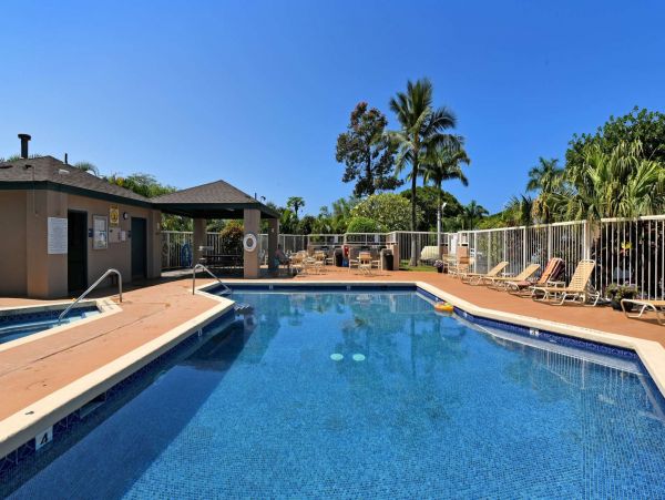 Walk to Beach Three Bedroom Rental Condo in Kihei