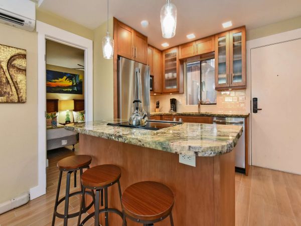 Walk to Beach Three Bedroom Rental Condo in Kihei