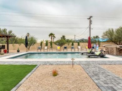 Fabulous Home in Scottsdale Putting Green, Pool & Spa