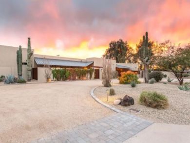 Fabulous Home in Scottsdale Putting Green, Pool & Spa
