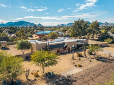 Fabulous Home in Scottsdale Putting Green, Pool & Spa