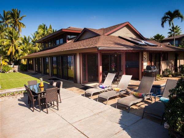 Lahaina Beachfront Vacation Home with Private Pool 10 Guests
