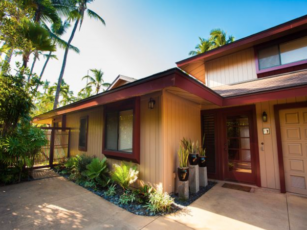 Lahaina Beachfront Vacation Home with Private Pool 10 Guests