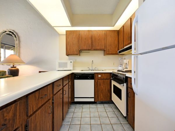 Two Bedroom Plus Loft Condo in Lahaina Sleeps  Eight Guests