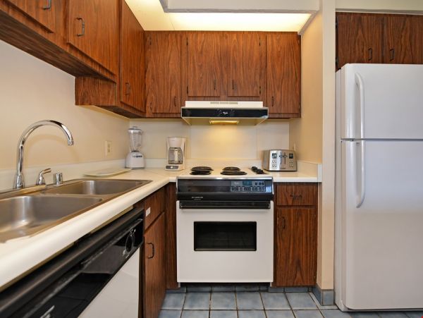 Two Bedroom Plus Loft Condo in Lahaina Sleeps  Eight Guests