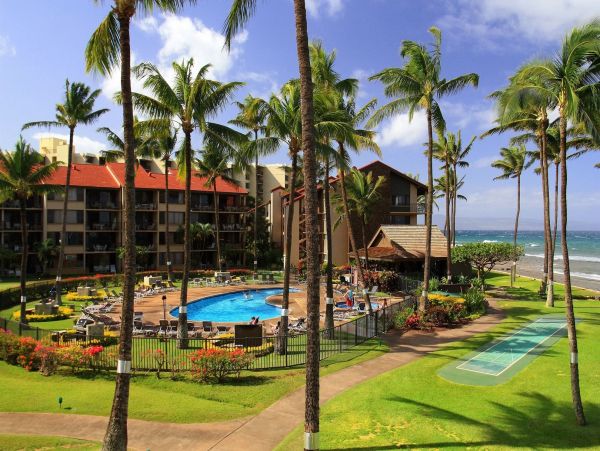 Two Bedroom Plus Loft Condo in Lahaina Sleeps  Eight Guests