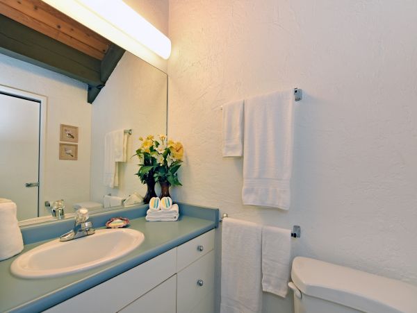 Two Bedroom Plus Loft Condo in Lahaina Sleeps  Eight Guests
