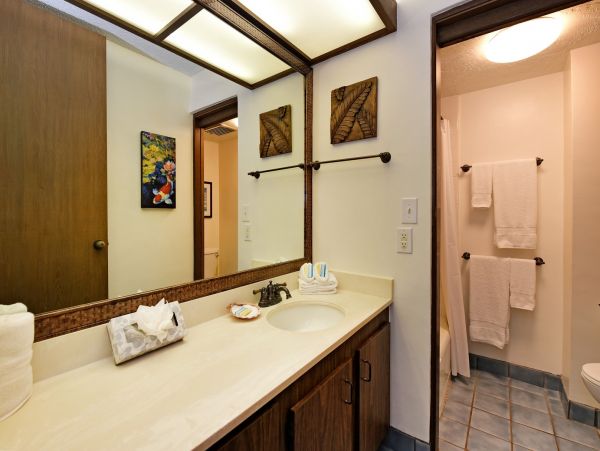 Two Bedroom Plus Loft Condo in Lahaina Sleeps  Eight Guests