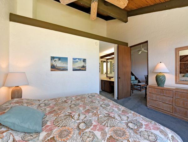 Two Bedroom Plus Loft Condo in Lahaina Sleeps  Eight Guests