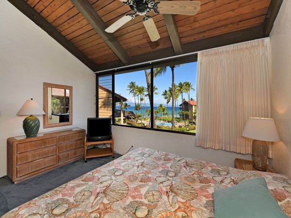 Two Bedroom Plus Loft Condo in Lahaina Sleeps  Eight Guests