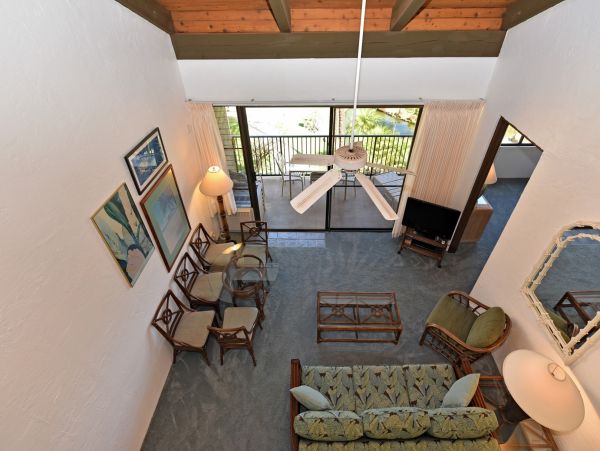 Two Bedroom Plus Loft Condo in Lahaina Sleeps  Eight Guests