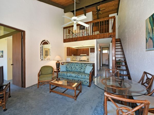 Two Bedroom Plus Loft Condo in Lahaina Sleeps  Eight Guests