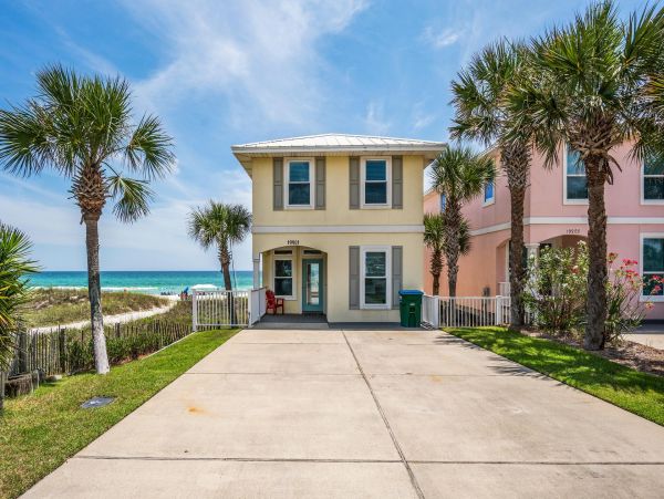 Beautiful Front Beach Home in Panama City with Four Bedroom