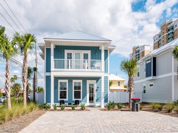 Beautiful 4 Bedroom House with private pool, just steps from the beach.