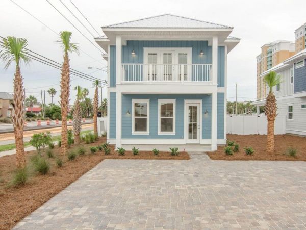 Beautiful 4 Bedroom House with private pool, just steps from the beach.