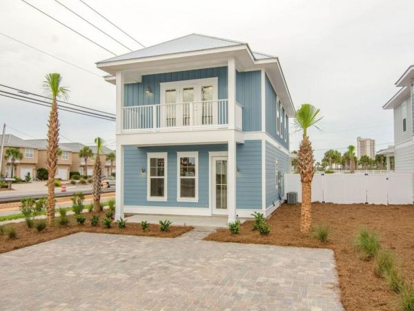 Beautiful 4 Bedroom House with private pool, just steps from the beach.