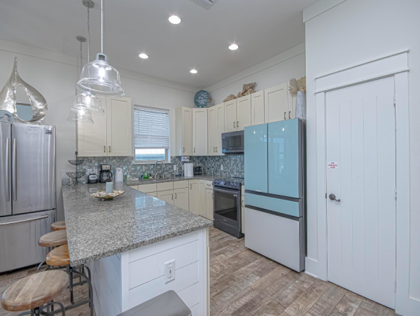 6 Bedroom House perfect Location, sleeps 23 with private pool