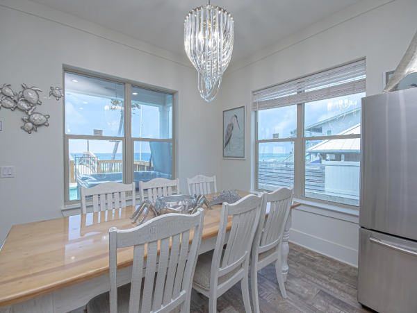 6 Bedroom House perfect Location, sleeps 23 with private pool