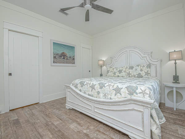 6 Bedroom House perfect Location, sleeps 23 with private pool