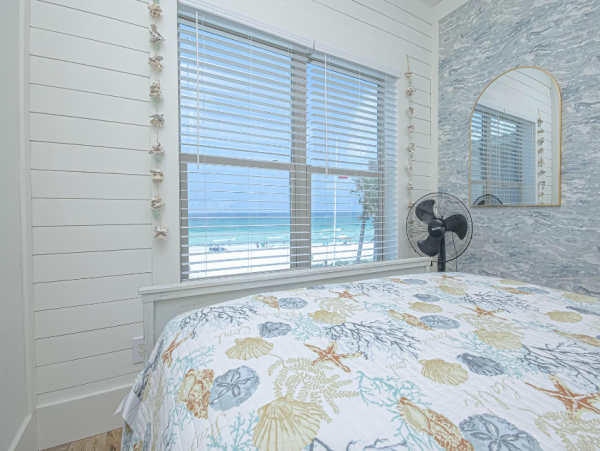 6 Bedroom House perfect Location, sleeps 23 with private pool