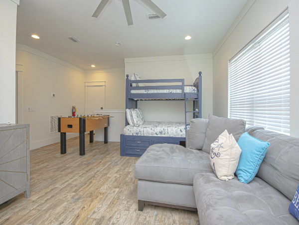 6 Bedroom House perfect Location, sleeps 23 with private pool