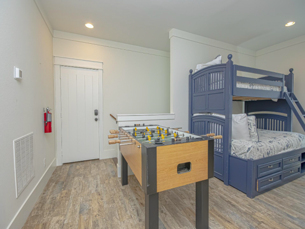 6 Bedroom House perfect Location, sleeps 23 with private pool