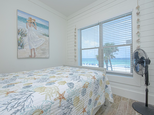 6 Bedroom House perfect Location, sleeps 23 with private pool
