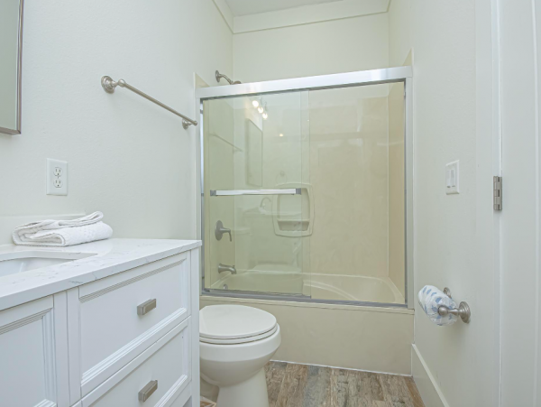 6 Bedroom House perfect Location, sleeps 23 with private pool