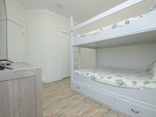 6 Bedroom House perfect Location, sleeps 23 with private pool