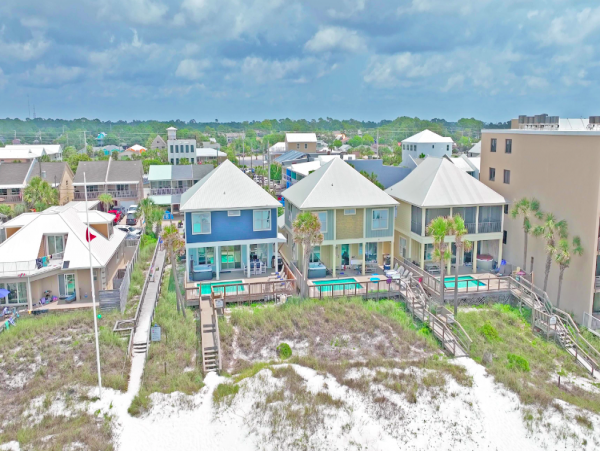 6 Bedroom House perfect Location, sleeps 23 with private pool