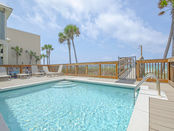 6 Bedroom House perfect Location, sleeps 23 with private pool