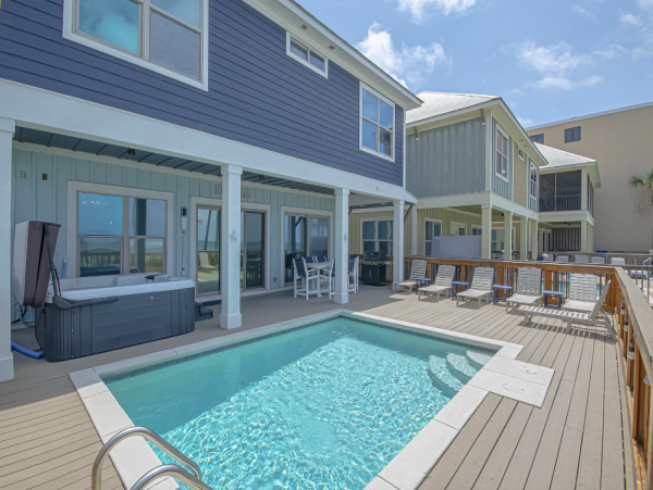 6 Bedroom House perfect Location, sleeps 23 with private pool