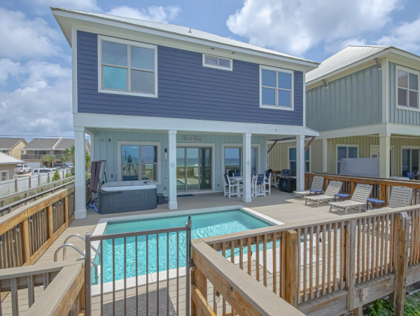 6 Bedroom House perfect Location, sleeps 23 with private pool
