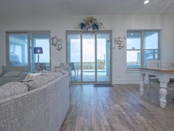 6 Bedroom House perfect Location, sleeps 23 with private pool