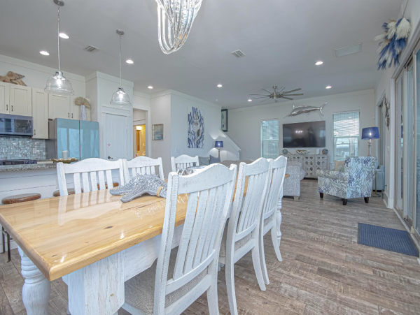 6 Bedroom House perfect Location, sleeps 23 with private pool