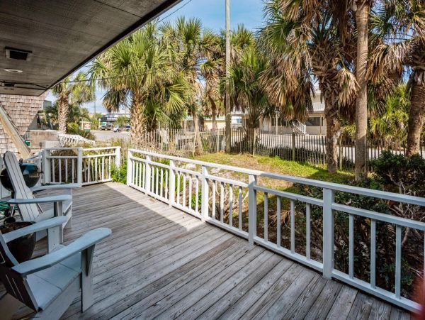 3 Bedroom Beachfront house sleeps 10