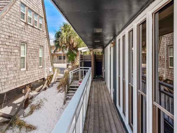 3 Bedroom Beachfront house sleeps 10