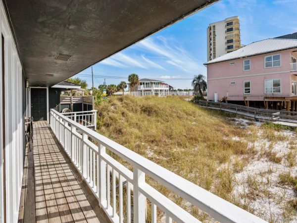 3 Bedroom Beachfront house sleeps 10