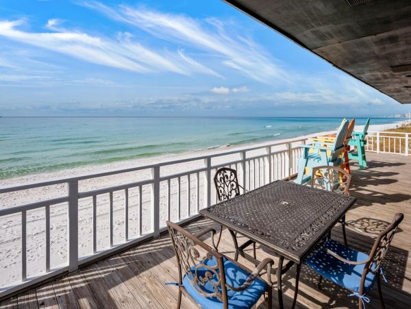 3 Bedroom Beachfront house sleeps 10