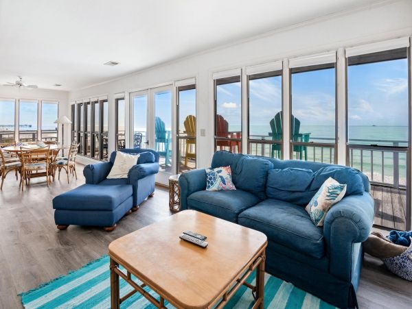3 Bedroom Beachfront house sleeps 10