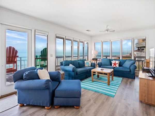 3 Bedroom Beachfront house sleeps 10